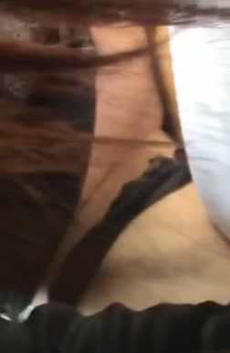 阳光明媚，开车带骚女友野外寻刺激，车内疯狂车震高潮连连！